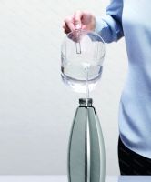 iSi SODA SIPHON INOX 1.0 l, stainless steel - water pouring into the bottle
